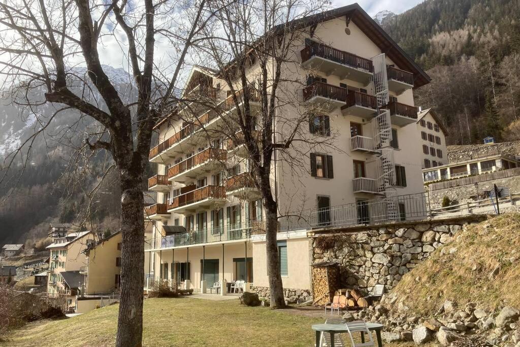 Bel Appartement 2.5 Pieces Avec Balcon, Magnifique Vue Sur Le Glacier Des Grands Finhaut ภายนอก รูปภาพ