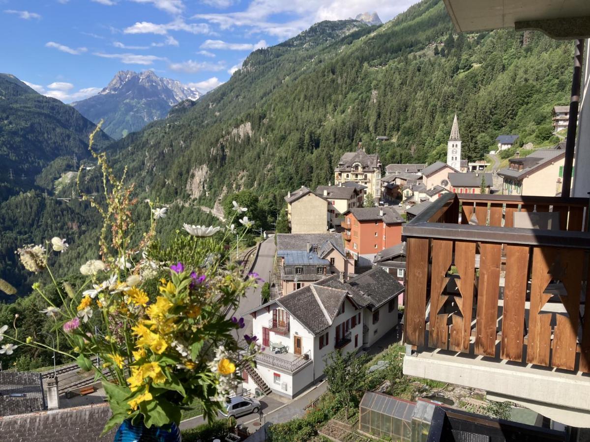 Bel Appartement 2.5 Pieces Avec Balcon, Magnifique Vue Sur Le Glacier Des Grands Finhaut ภายนอก รูปภาพ